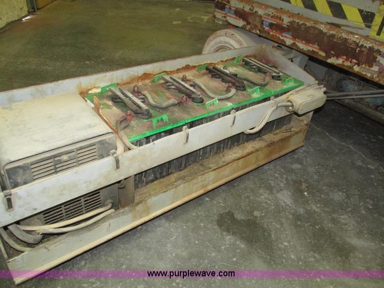 image for item H1030 1999 Skyjack SJIII 3220 scissor lift