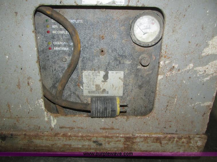 image for item H1030 1999 Skyjack SJIII 3220 scissor lift