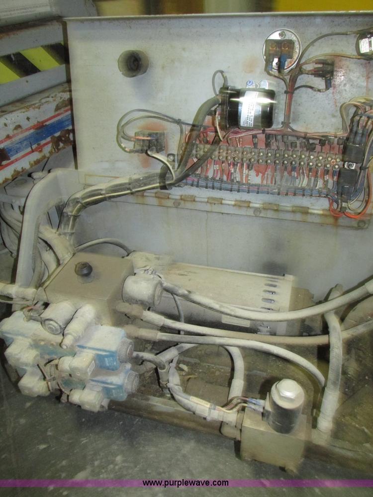 image for item H1030 1999 Skyjack SJIII 3220 scissor lift