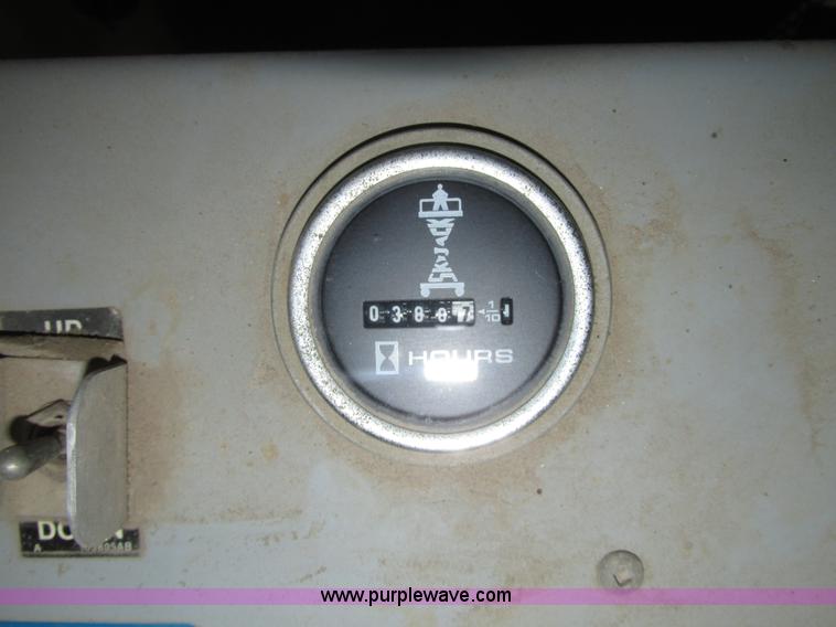 image for item H1030 1999 Skyjack SJIII 3220 scissor lift