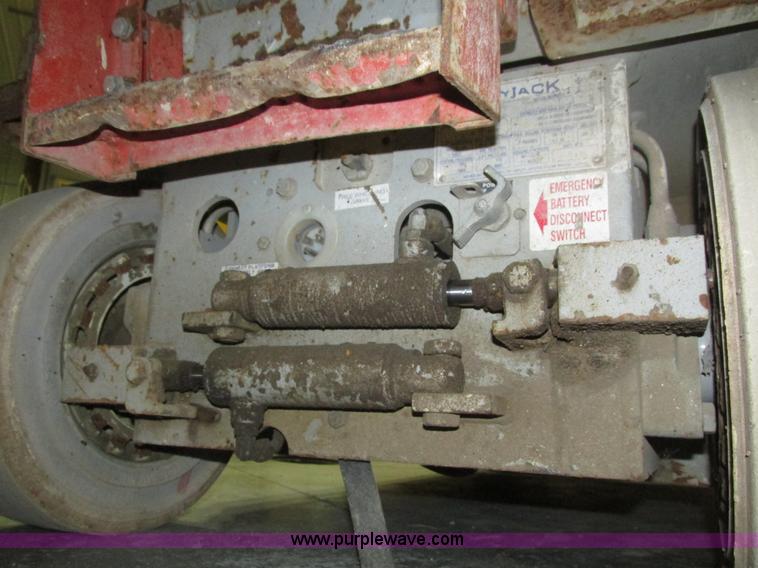 image for item H1030 1999 Skyjack SJIII 3220 scissor lift