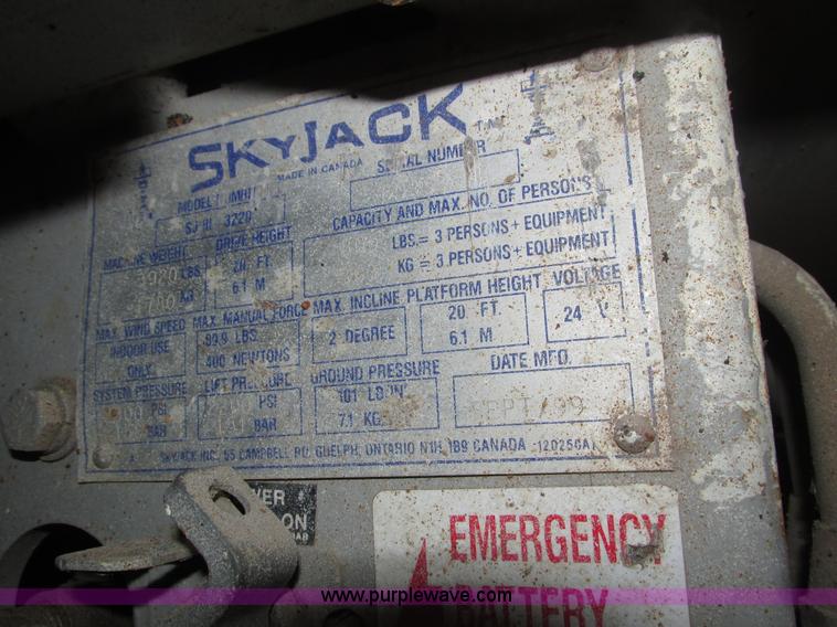 image for item H1030 1999 Skyjack SJIII 3220 scissor lift