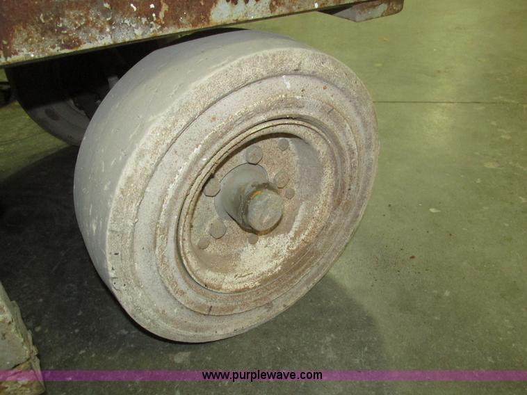 image for item H1030 1999 Skyjack SJIII 3220 scissor lift