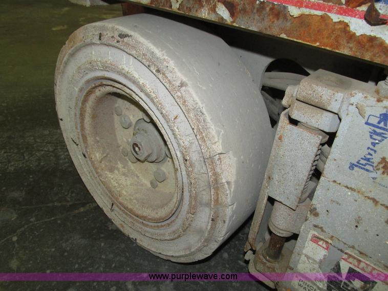 image for item H1030 1999 Skyjack SJIII 3220 scissor lift