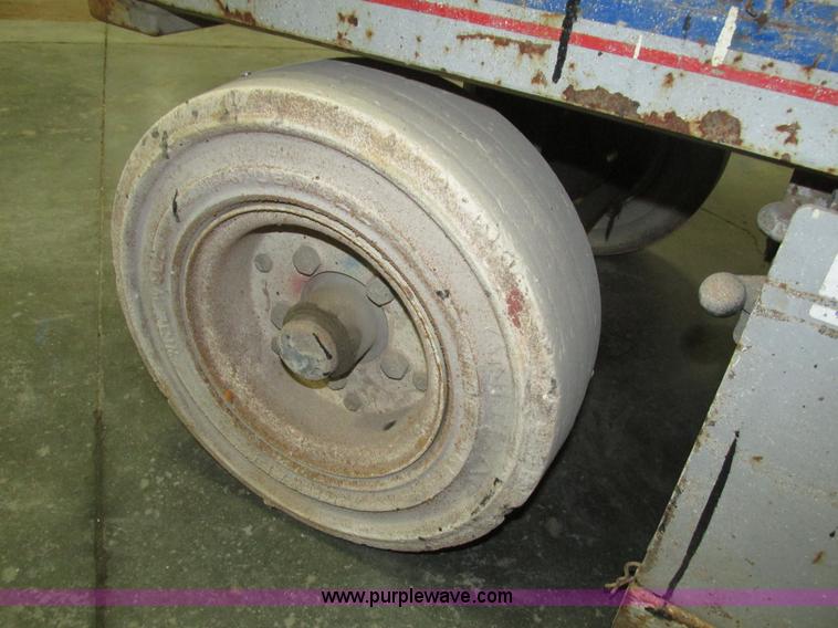 image for item H1030 1999 Skyjack SJIII 3220 scissor lift