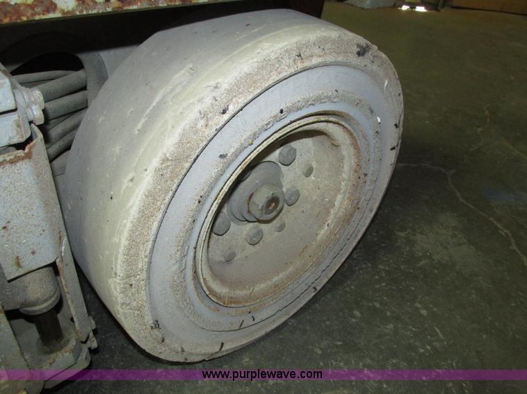 image for item H1030 1999 Skyjack SJIII 3220 scissor lift