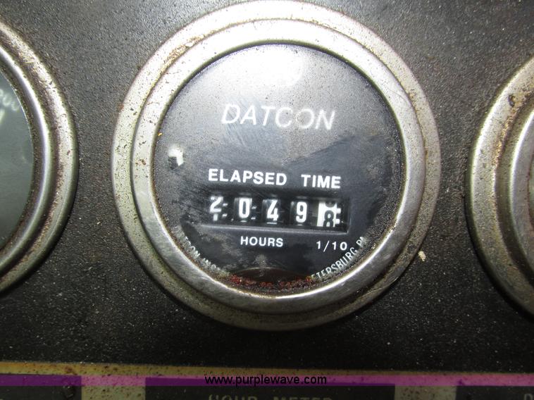 image for item H1031 1982 Ford C800 service truck