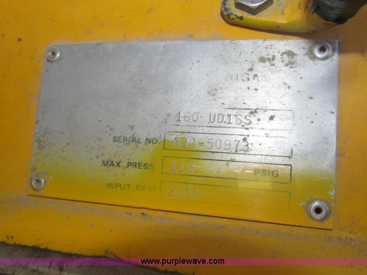 image for item H1031 1982 Ford C800 service truck