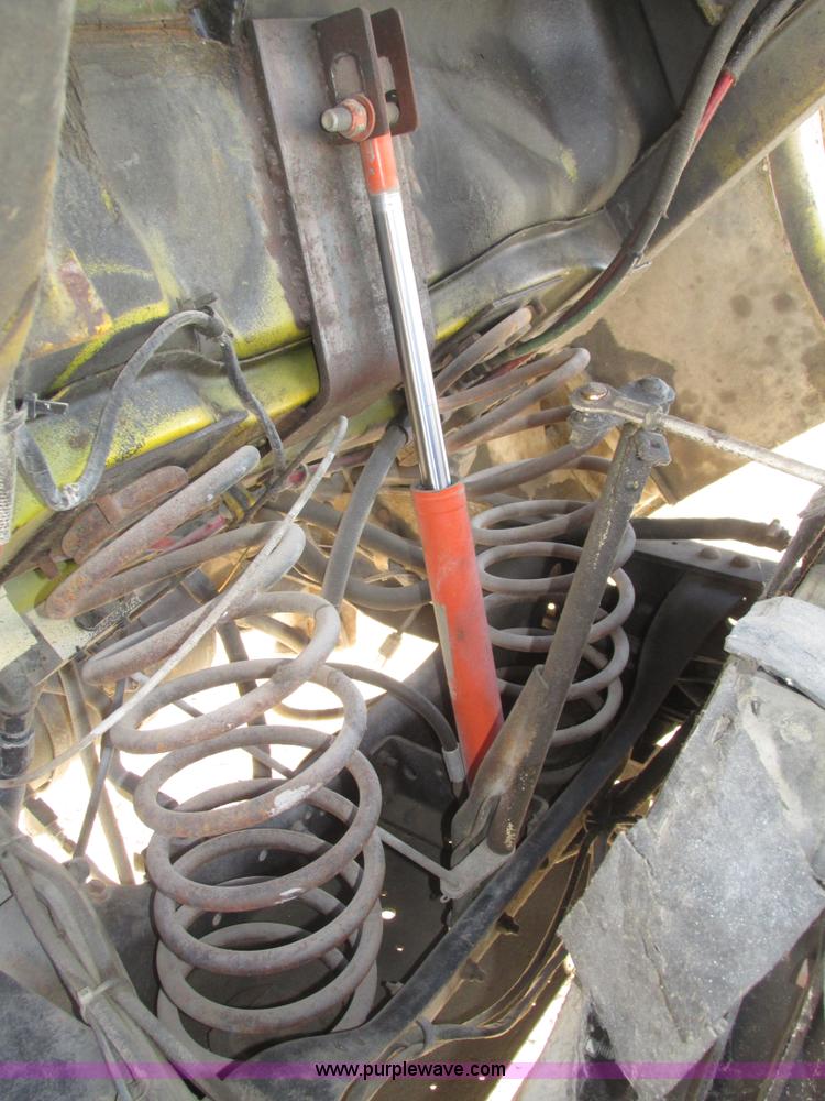 image for item H1031 1982 Ford C800 service truck