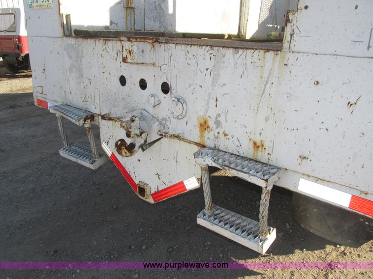 image for item H1031 1982 Ford C800 service truck