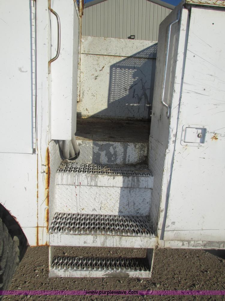 image for item H1031 1982 Ford C800 service truck