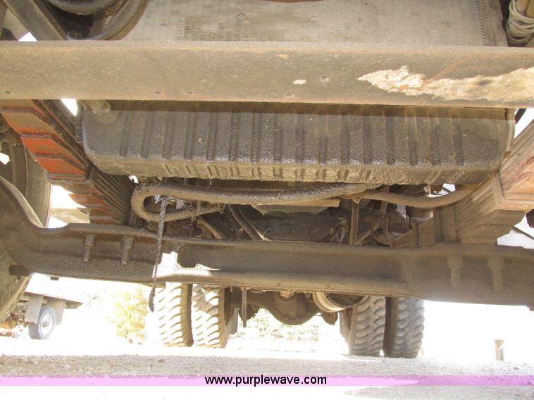 image for item H1031 1982 Ford C800 service truck