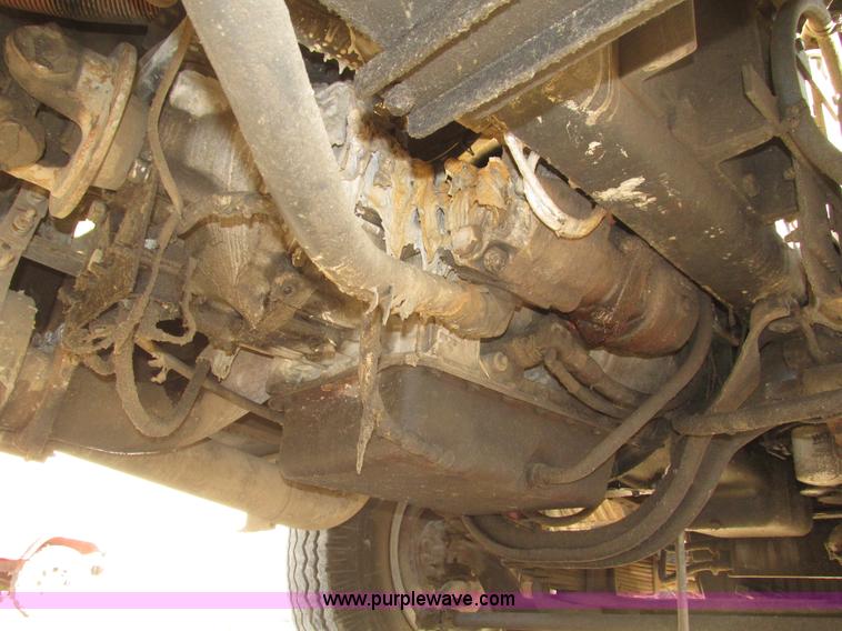 image for item H1031 1982 Ford C800 service truck