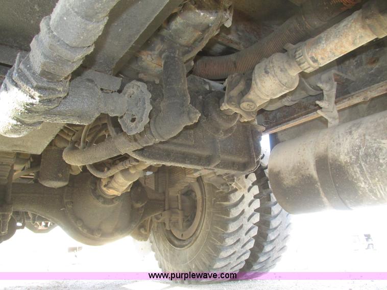 image for item H1031 1982 Ford C800 service truck