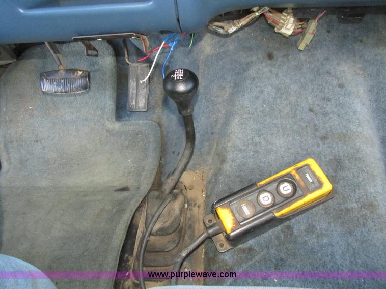 image for item H1032 1996 Ford F350 XLT Crew Cab flat dump bed truck