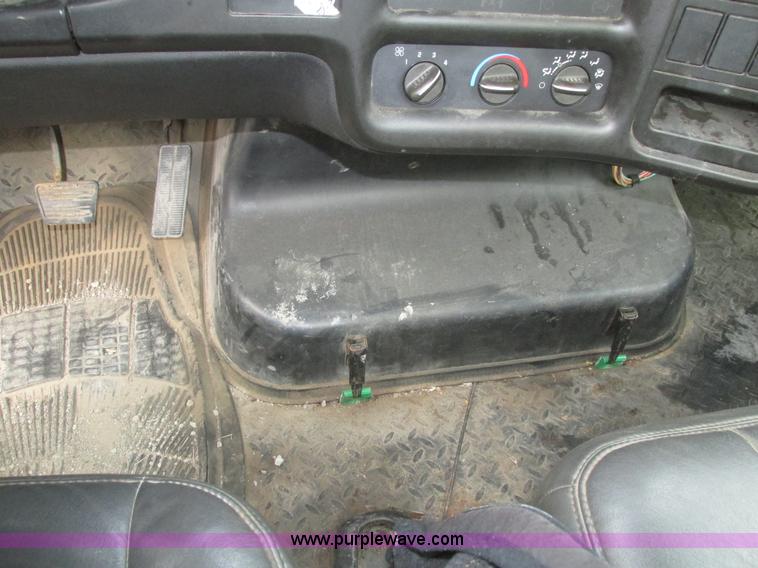 image for item H1049 2005 GMC C4500 Topkick service truck