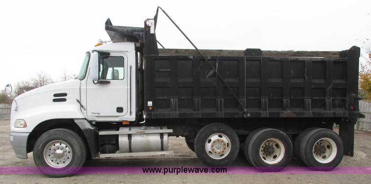 image for item H1053 2001 Mack Vision CX613 dump truck