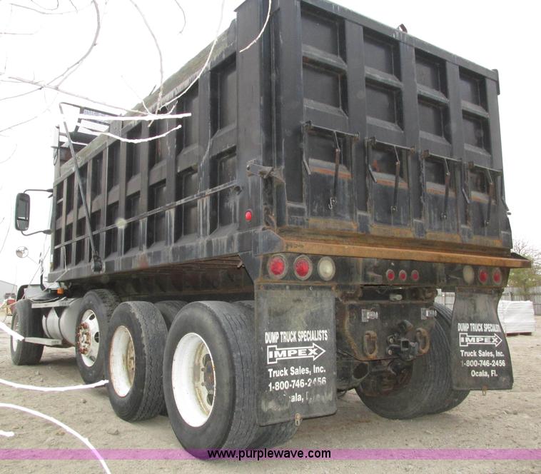 image for item H1053 2001 Mack Vision CX613 dump truck