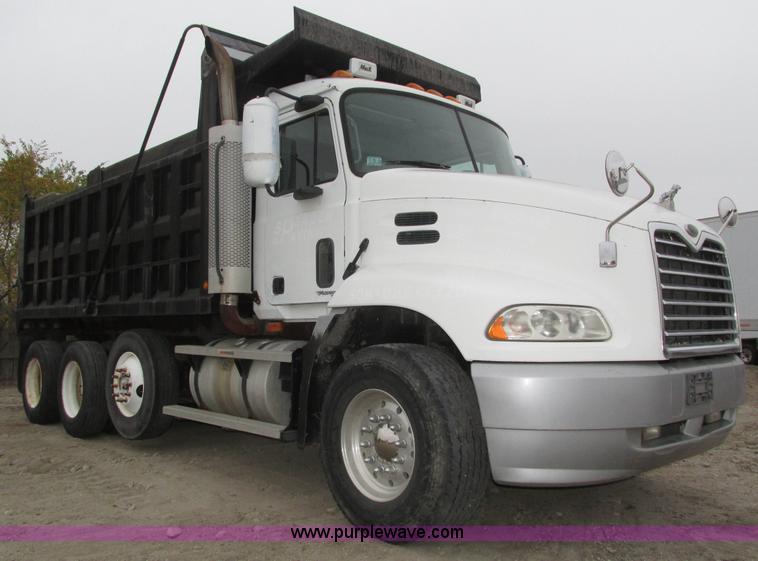 image for item H1053 2001 Mack Vision CX613 dump truck