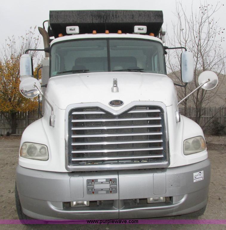 image for item H1053 2001 Mack Vision CX613 dump truck