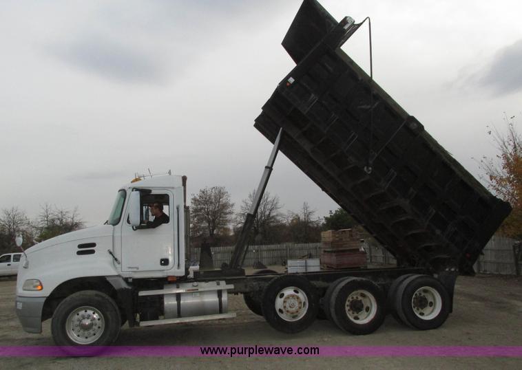 image for item H1053 2001 Mack Vision CX613 dump truck