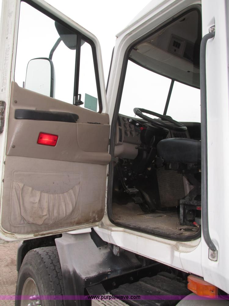 image for item H1053 2001 Mack Vision CX613 dump truck