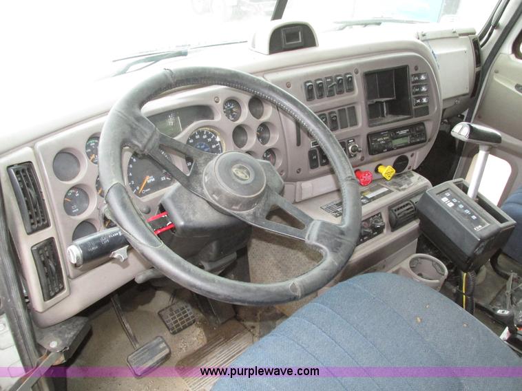 image for item H1053 2001 Mack Vision CX613 dump truck