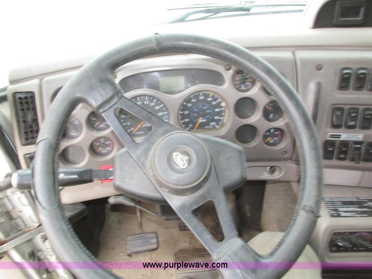 image for item H1053 2001 Mack Vision CX613 dump truck