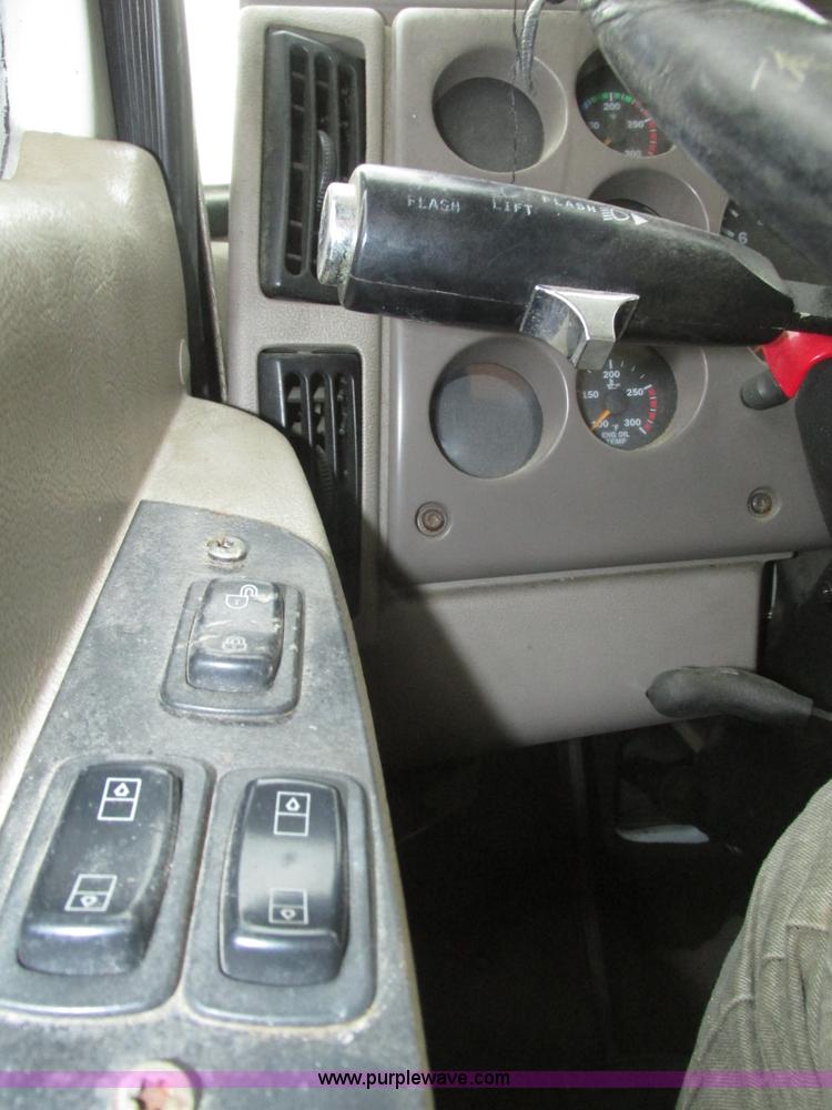 image for item H1053 2001 Mack Vision CX613 dump truck