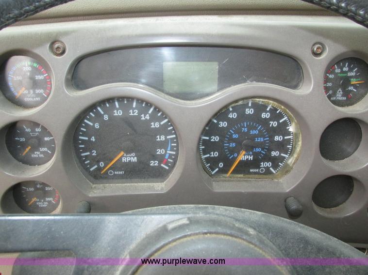 image for item H1053 2001 Mack Vision CX613 dump truck