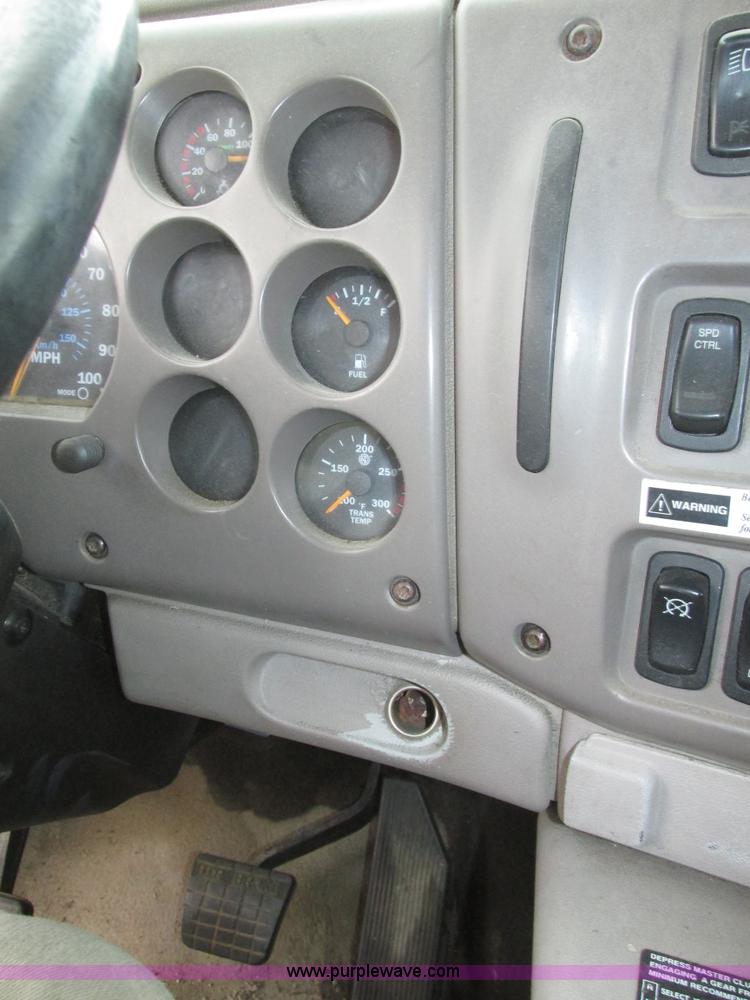 image for item H1053 2001 Mack Vision CX613 dump truck