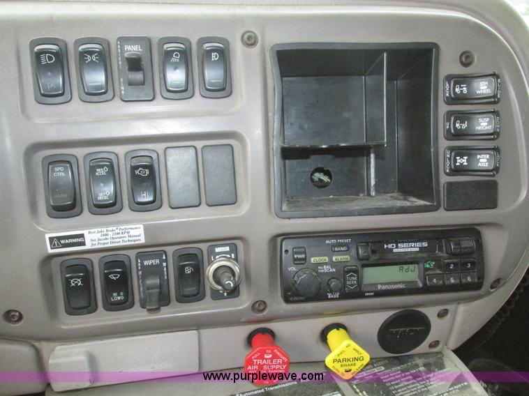 image for item H1053 2001 Mack Vision CX613 dump truck