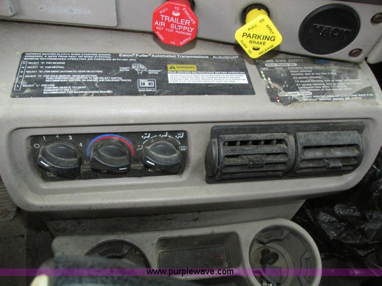 image for item H1053 2001 Mack Vision CX613 dump truck