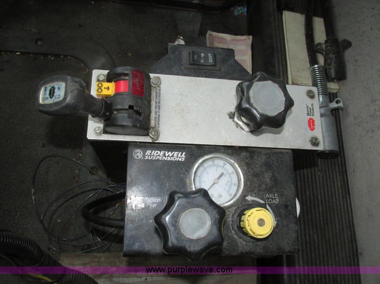 image for item H1053 2001 Mack Vision CX613 dump truck