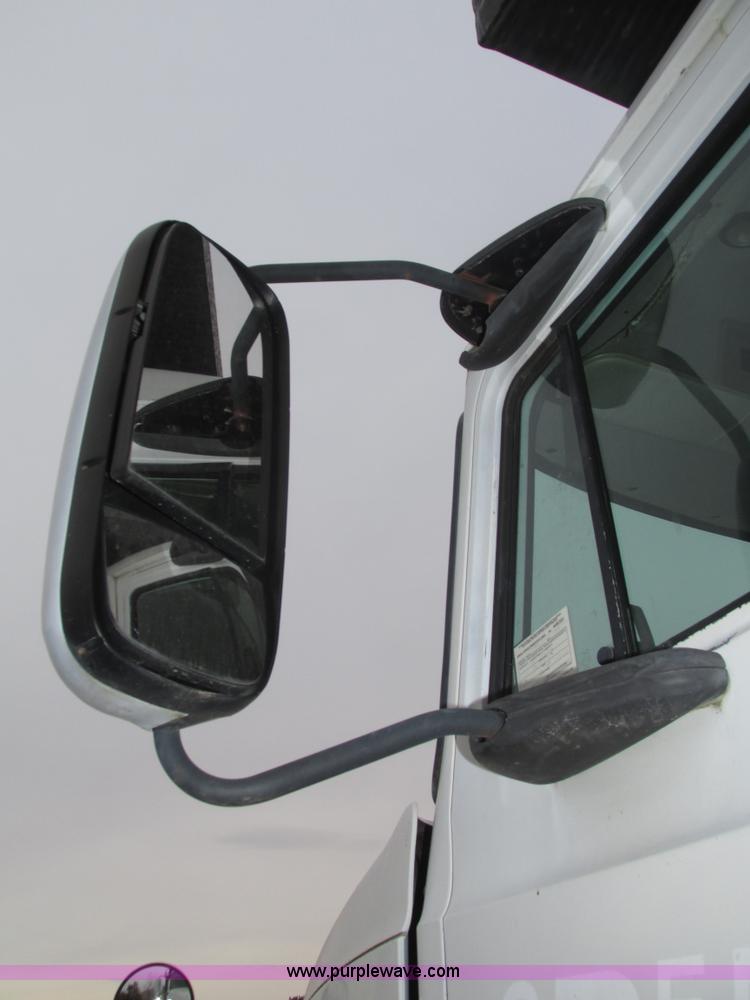 image for item H1053 2001 Mack Vision CX613 dump truck