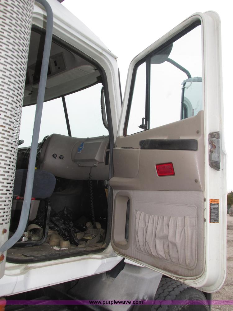 image for item H1053 2001 Mack Vision CX613 dump truck