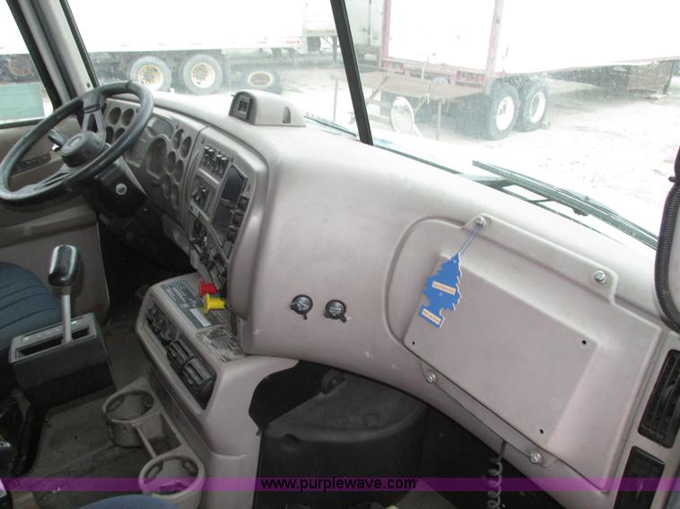 image for item H1053 2001 Mack Vision CX613 dump truck