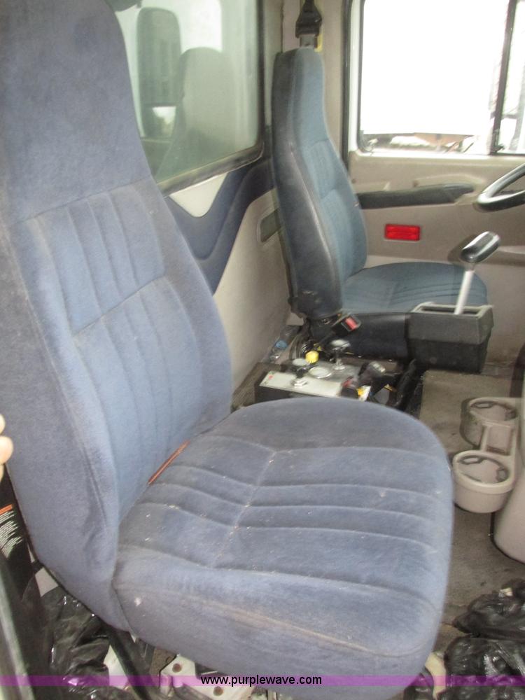 image for item H1053 2001 Mack Vision CX613 dump truck