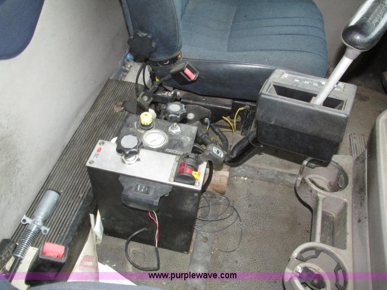 image for item H1053 2001 Mack Vision CX613 dump truck