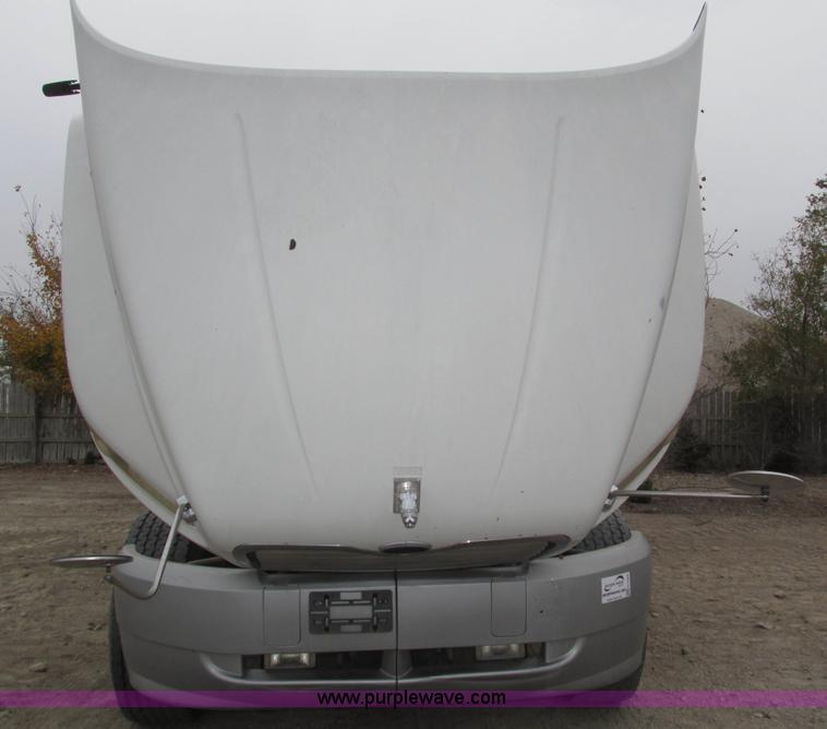 image for item H1053 2001 Mack Vision CX613 dump truck