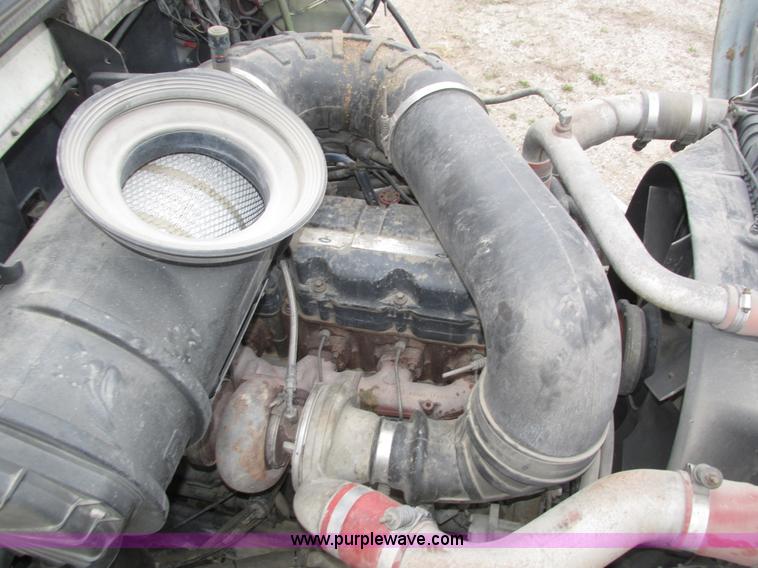 image for item H1053 2001 Mack Vision CX613 dump truck