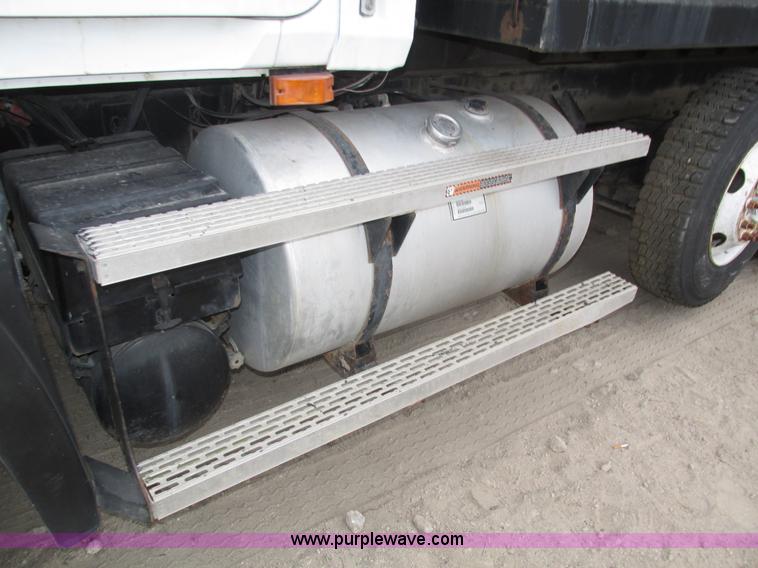 image for item H1053 2001 Mack Vision CX613 dump truck