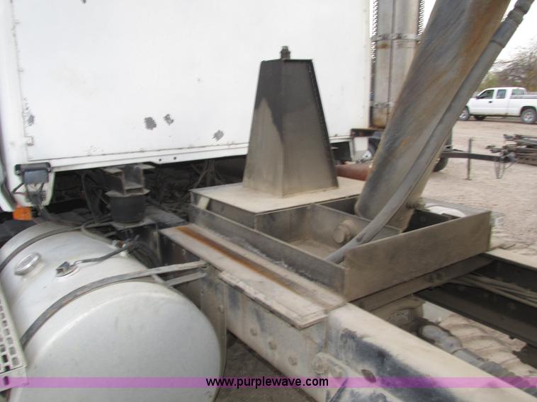 image for item H1053 2001 Mack Vision CX613 dump truck