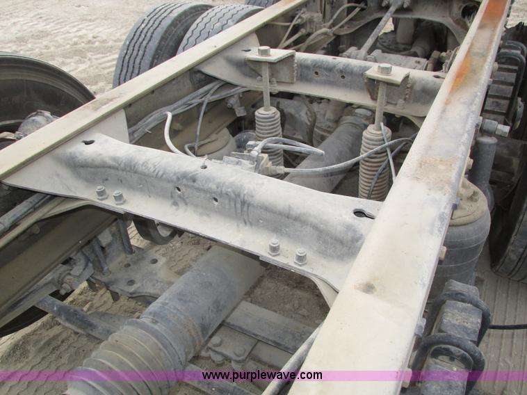 image for item H1053 2001 Mack Vision CX613 dump truck