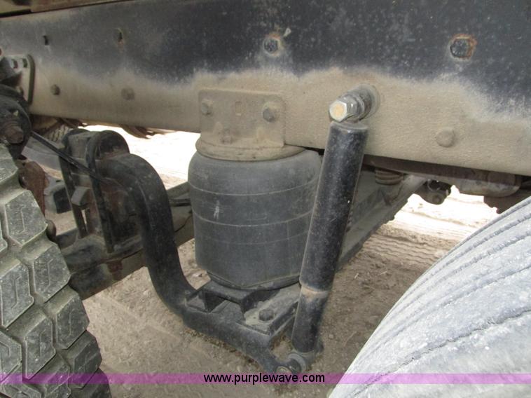 image for item H1053 2001 Mack Vision CX613 dump truck