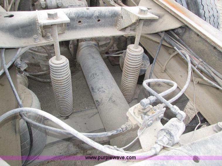 image for item H1053 2001 Mack Vision CX613 dump truck