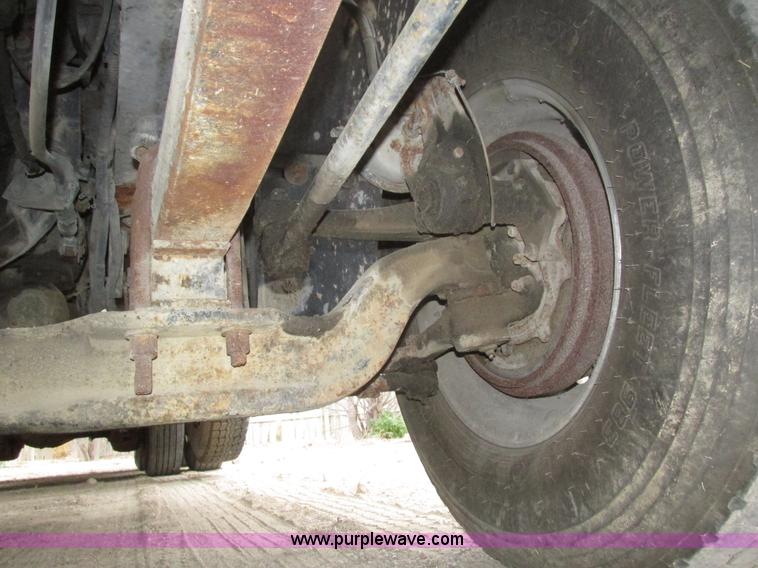 image for item H1053 2001 Mack Vision CX613 dump truck