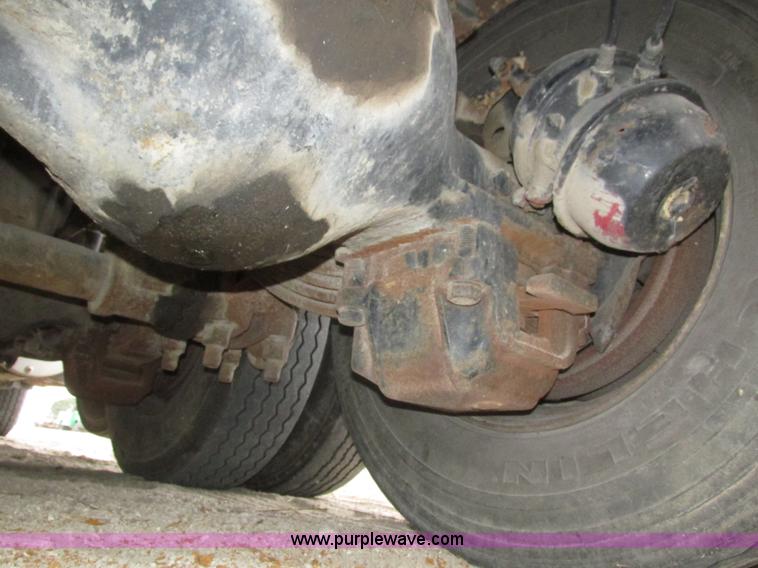 image for item H1053 2001 Mack Vision CX613 dump truck