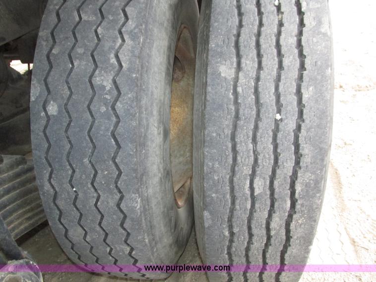 image for item H1053 2001 Mack Vision CX613 dump truck