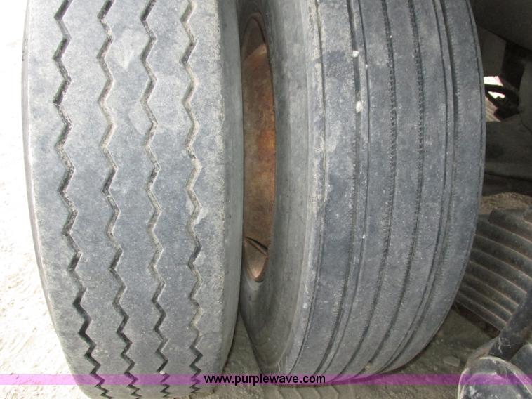 image for item H1053 2001 Mack Vision CX613 dump truck